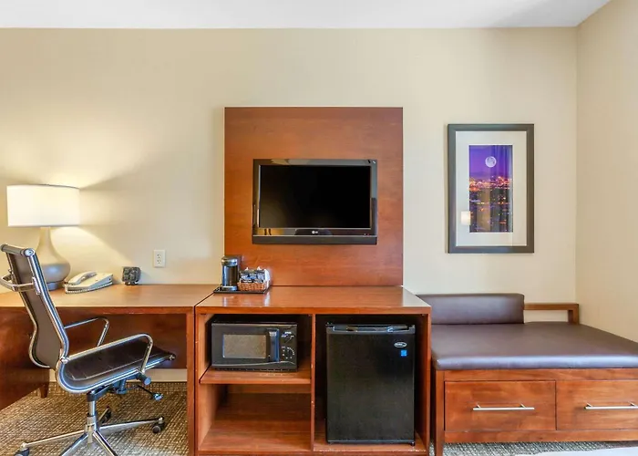 Comfort - State Farm Stadium Area Hotel