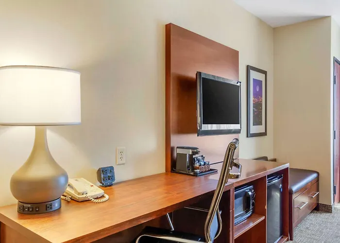 Hotel Comfort - State Farm Stadium Area