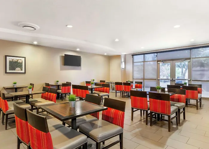 Comfort - State Farm Stadium Area Hotel Glendale
