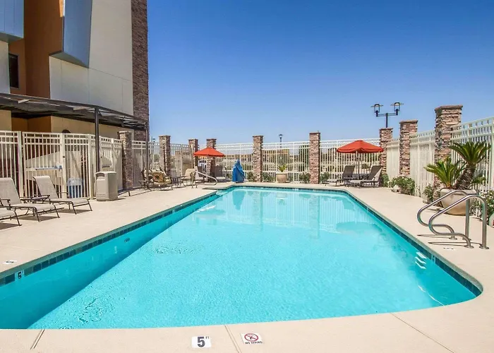 Hotel Comfort - State Farm Stadium Area 4*