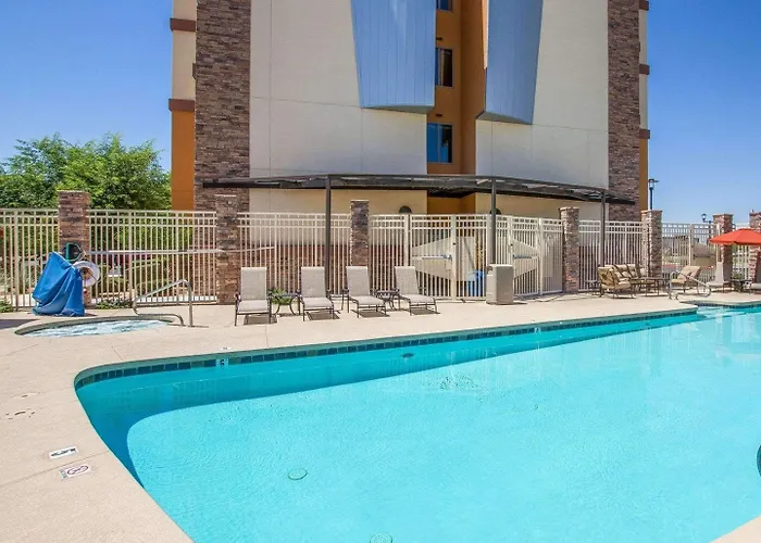 Comfort - State Farm Stadium Area Hotel